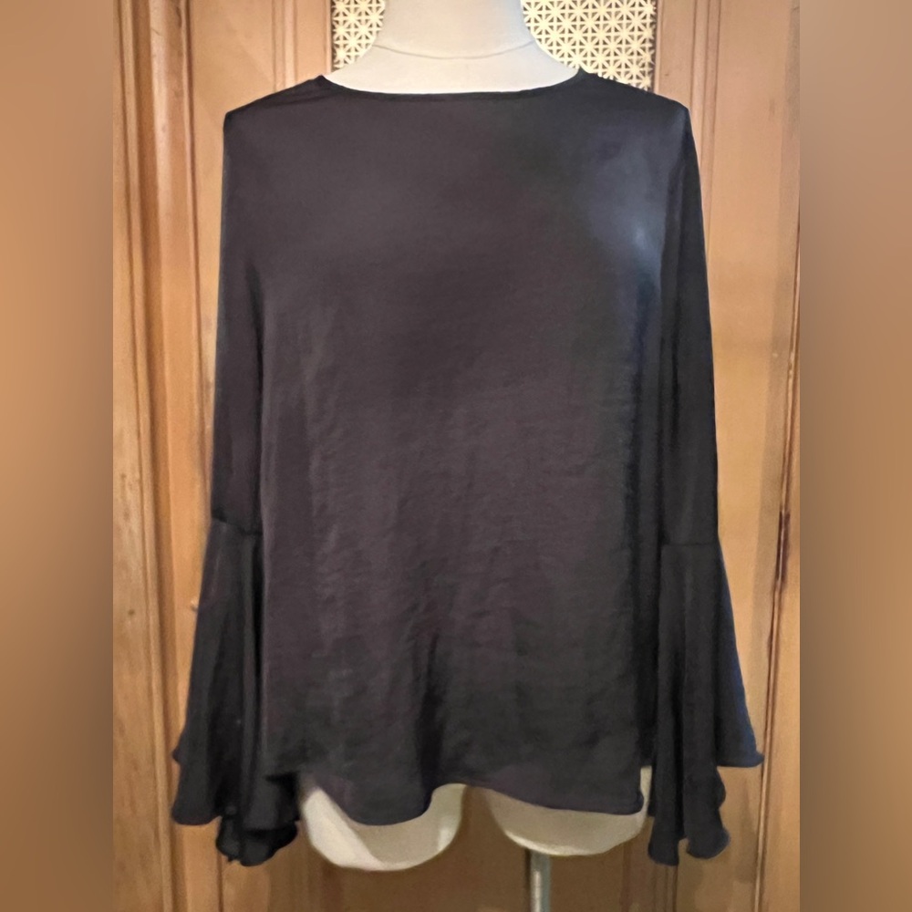 WHO WHAT WEAR black top L butterfly